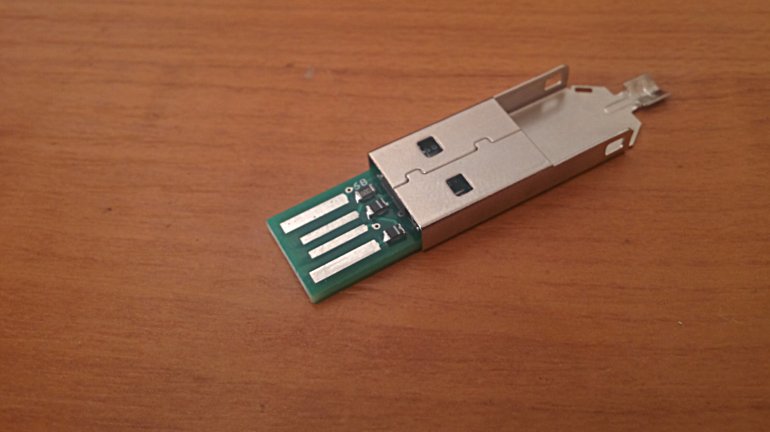 The PCB nicely fits in the USB connector